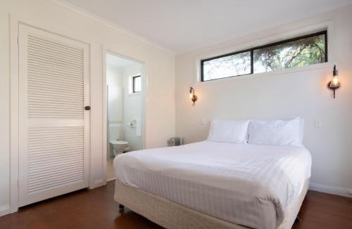 Riverside House | The Yard - Comfortable Home in Riverside