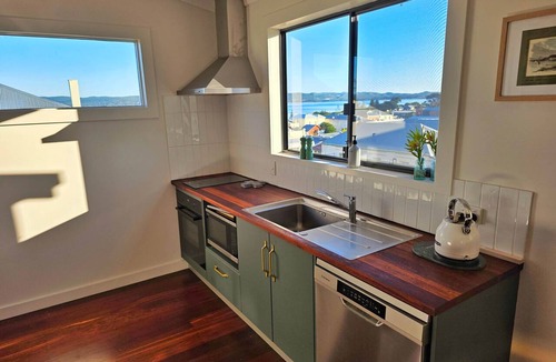 Albany House | The Yellow Door on Spencer | Harbour Views