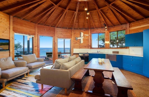 Killcare Heights House | The Yurt by HolidayCo.