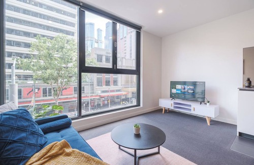Melbourne Central Business District Apartment | This apartment is a 2 bedroom(s), 1 bathrooms, located in Melbourne, VIC.