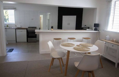 Newington House | This is a clean, comfortable and affordable three bedroom home on a quiet street in Newington
