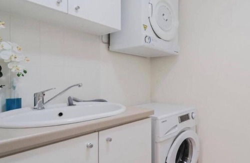 Rockingham Apartment | This luxury apartment located on the first floor