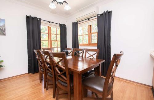 Canobolas House | Thornleigh Cottage - Countryside Escape