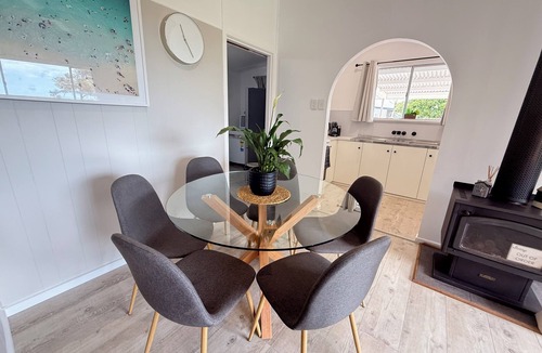 Dalrymple House | Three by the Sea-Stansbury- Close to the beach! Off Peak special available!