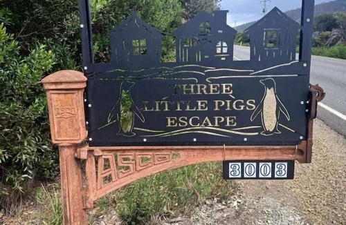 South Bruny House | Three Little Pigs - Main House