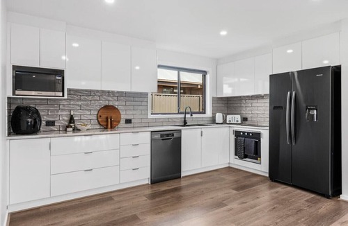 Ocean Grove Apartment | Tidal Waves on Lowe - Ocean Grove