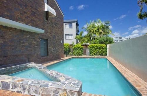 Noosa Heads Apartment | Tides on Noosa Pde - across from river walk to Noosa Main beach