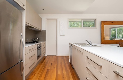 Sorrento Villa | Tideways | Spa Retreat, Pet Friendly, Walk to Beach