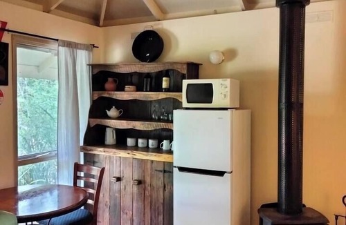 Kalimna Cottage | TimberLoo Cottage 6 (1 Queen Bed) SPA & Wood Stove