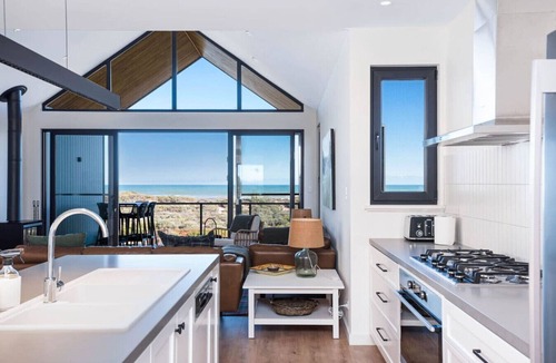 Middleton House | Timbers By The Sea: Beachfront Bliss with Fireplace