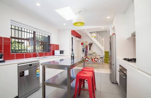Cooks Hill House | Times Square Terrace Vibrant Charm in Newys Heart