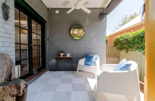 Wagga Wagga House | Tompson Cottage - Near CBD Character & Comfort