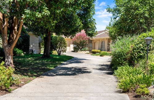 Toorak Gardens Apartment | Toorak Escape—Serene Stay near Burnside Village
