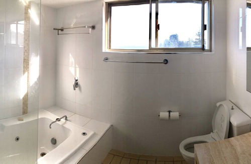 Blue Bay Apartment | Toowoon Bay Beach Front- Fantastic Views- Pool - Free Wifi, and Netflix