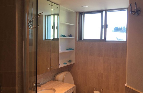 Blue Bay Apartment | Toowoon Bay Beach Front- Fantastic Views- Pool - Free Wifi, and Netflix