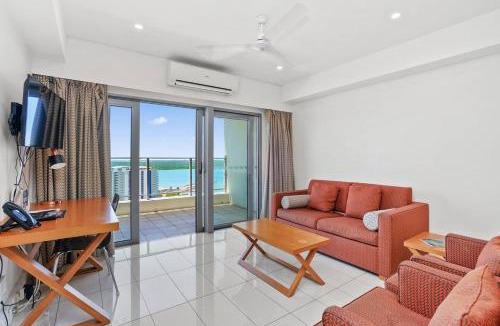 Darwin City Centre Apartment | Top End Vista - Gateway to Darwin's CBD & Waterfront
