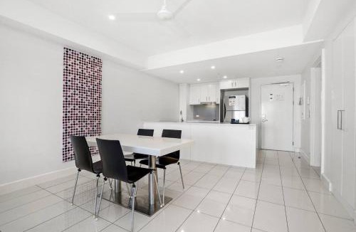 Darwin City Centre Apartment | Top End Vista - Gateway to Darwin's CBD & Waterfront