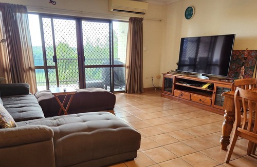 Larrakeyah Apartment | Top Floor Apartment Close to City and Beaches With Sweeping Golf Course Views