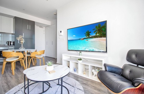 Prahran Apartment | Top-Floor Apartment with Balcony - High Street