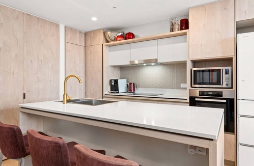 Newcastle Apartment | Top of the World Sky High Luxury