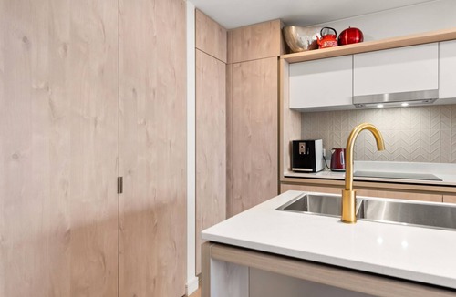 Newcastle Apartment | Top of the World Sky High Luxury