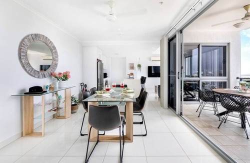 Darwin City Centre Apartment | Top of Town Resort style Stay in Heart of Darwin