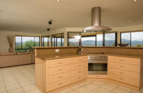Merimbula House | Top Views on Lakewood