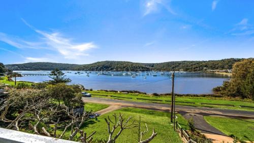 Hardys Bay House | 'Torcello - Waterfront on the Bay' by HolidayCo