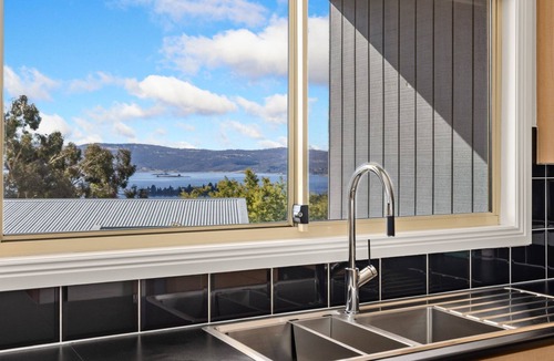 Jindabyne Apartment | Torino 4 - An impressive 4 bedroom Jindabyne townhouse with magnificent views