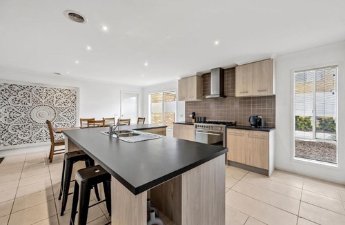 Torquay House | Torquay Pacific Escape Groups, Golf & Beach