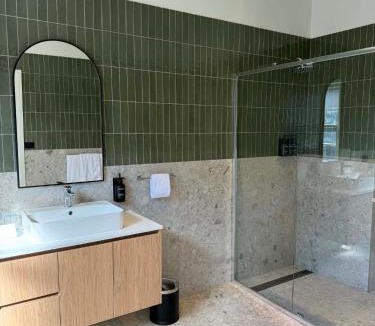 Queanbeyan Hotel | Tourist Hotel Queanbeyan