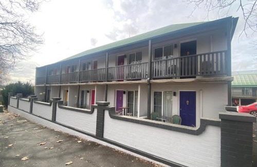 Orange Hotel | Town Square Motel