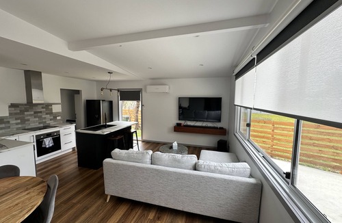 Mallacoota House | Town & Tide Luxury Unit: Walk to Shops & Beach in 7min