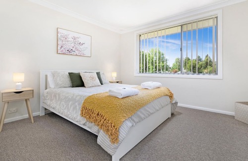 Orange East House | Townhouse, walking distance to cafes and restaurants