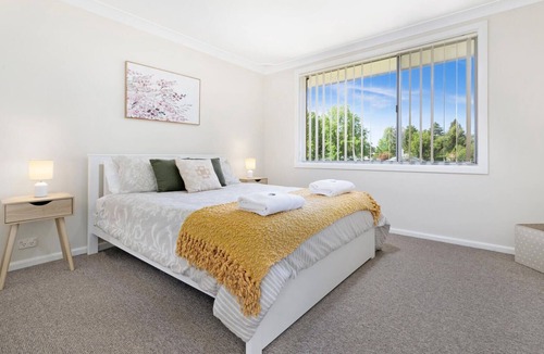 Glenroi House | Townhouse, walking distance to cafes and restaurants