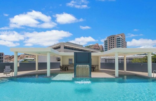 Townsville Apartment | Townsville City Ocean Views