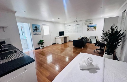 Mundingburra Apartment | Townsville Spacious Granny Flat style apartment