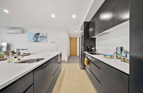 Kingston Apartment | Tranquil 1-Bed Apartment in Kingston Foreshore