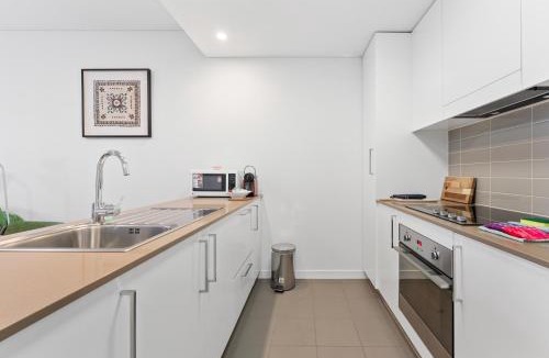 Phillip Apartment | Tranquil 1-Bed Apartment with Courtyard Pool BBQ