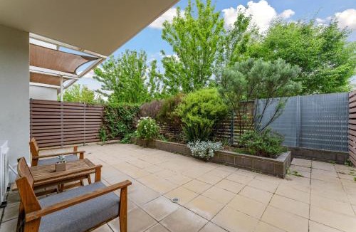 Phillip Apartment | Tranquil 1-Bed Apartment with Courtyard Pool BBQ