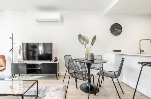 Heidelberg Apartment | Tranquil Apt Major Hospital Precinct w Parking