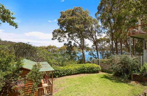 Killcare House | Tranquil Bayside Cottage by HolidayCo.