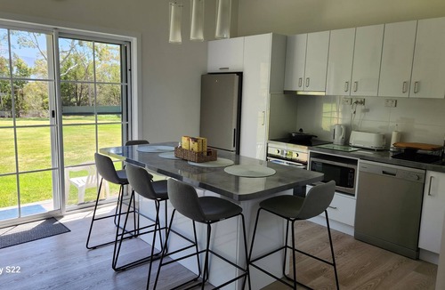 Geilston Bay Apartment | Tranquil Bush Setting Apartment Hobart 2 Bedroom. Pet friendly.