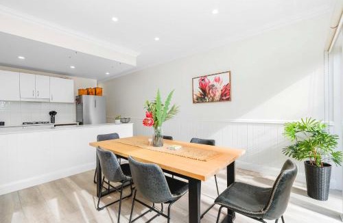 Wagga Wagga Apartment | Travers Townhouse - Close to CBD, Gated Community