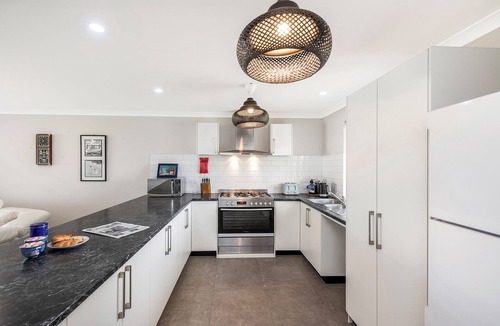 Lancelin House | Treasure Chest - Room for the whole family.
