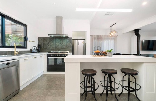 Glenroy House | Tree Tops on Hodge Luxury stay