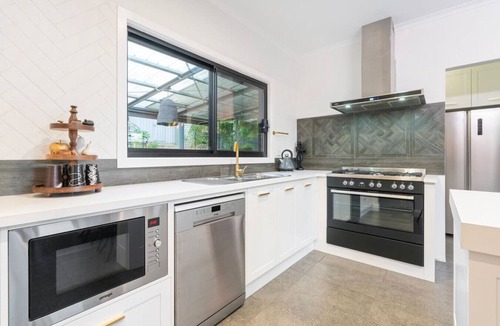 Glenroy House | Tree Tops on Hodge Luxury stay