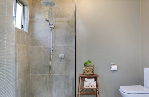 Merimbula Apartment | Treehouse on the Coast - Pet friendly, 3 bedroom