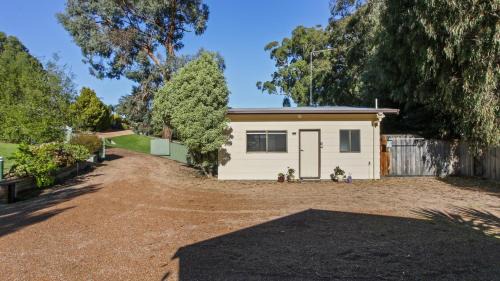 Metung House | Treetop Retreat Cottage - Peaceful Metung Escape