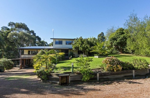 Metung House | Treetop Retreat | Family Escape with Pool